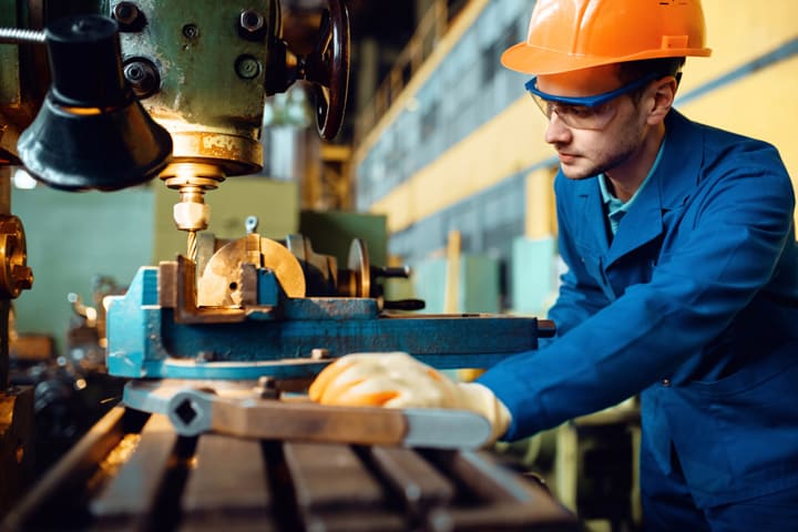 Zerspannungsmechaniker Ausbildung Glasindustrie.