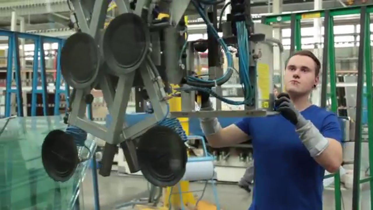 Vorschaubild zu YouTube-Video Film über die Ausbildung zum/zur Flachglasmechaniker/in